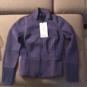 NWT lululemon front and center jacket size 6 💜